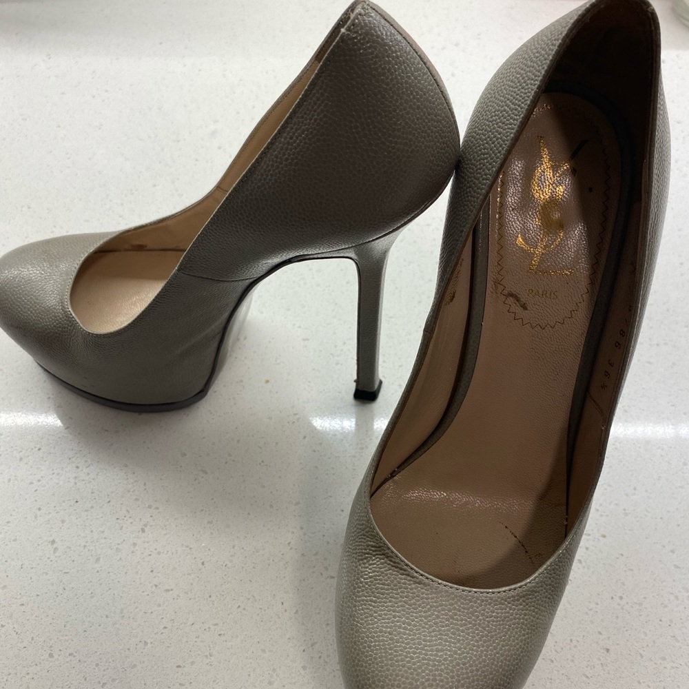 Yves Saint Laurent Tribute Pump 6.5